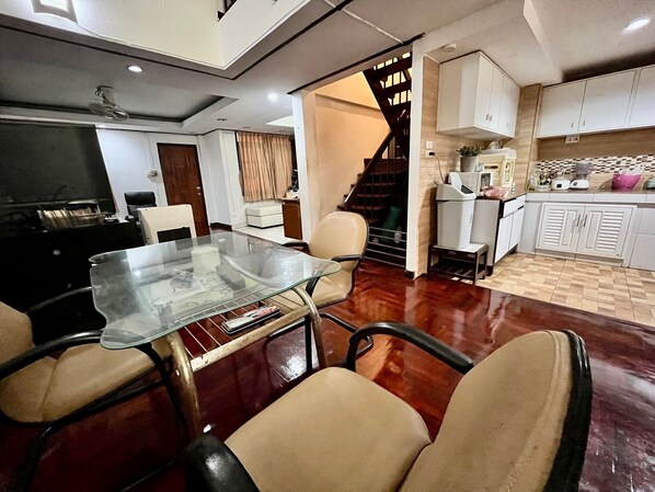 Interior - Cozy 4 BedRoom Townhouse near Skytrain Malls Starbucks (Bangkok)