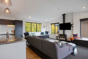 TV, lareira, Netflix, serviços de streaming