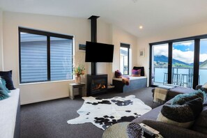 تلفزيون، مدفأة، برامج وأفلام نتفليكس، خدمات بث