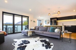 تلفزيون، مدفأة، برامج وأفلام نتفليكس، خدمات بث