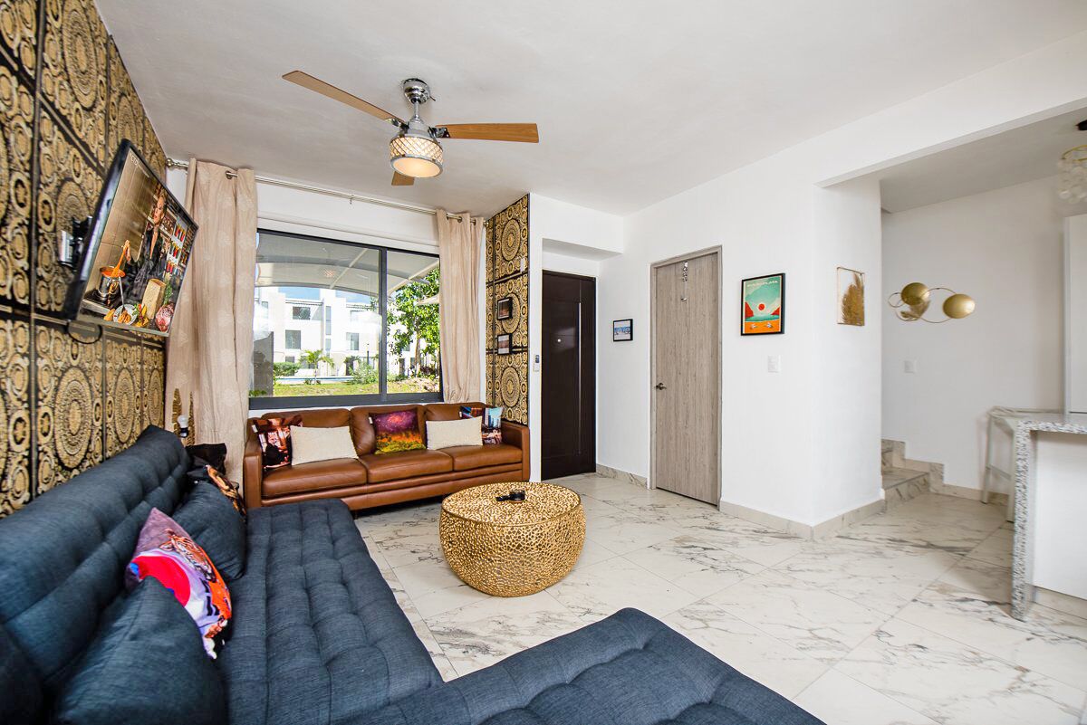 Comfortable House, 15 min to Downtown