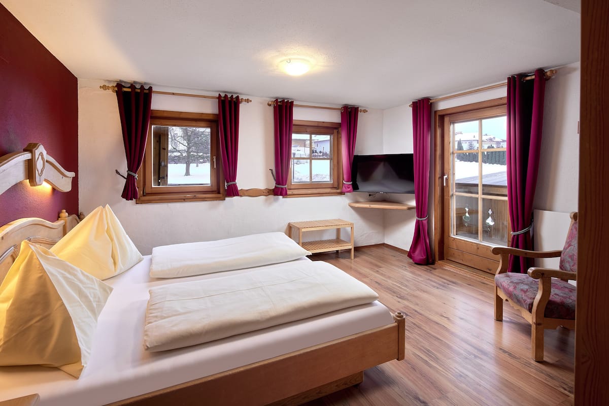 1 bedroom, hypo-allergenic bedding, in-room safe, individually decorated
