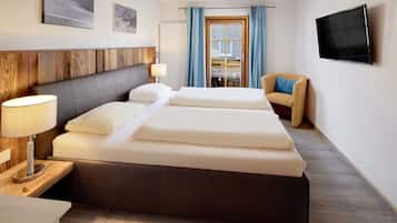 Comfort Apartment | Hypo-allergenic bedding, in-room safe, individually decorated