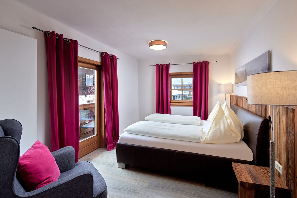 1 bedroom, hypo-allergenic bedding, in-room safe, individually decorated