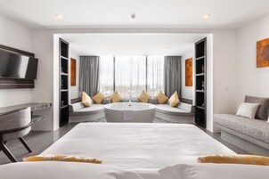Junior Suite Room | Frette Italian sheets, premium bedding, memory foam beds, minibar
