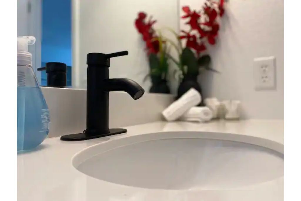 🏠 NEWly renovated, Private & Cozy Home