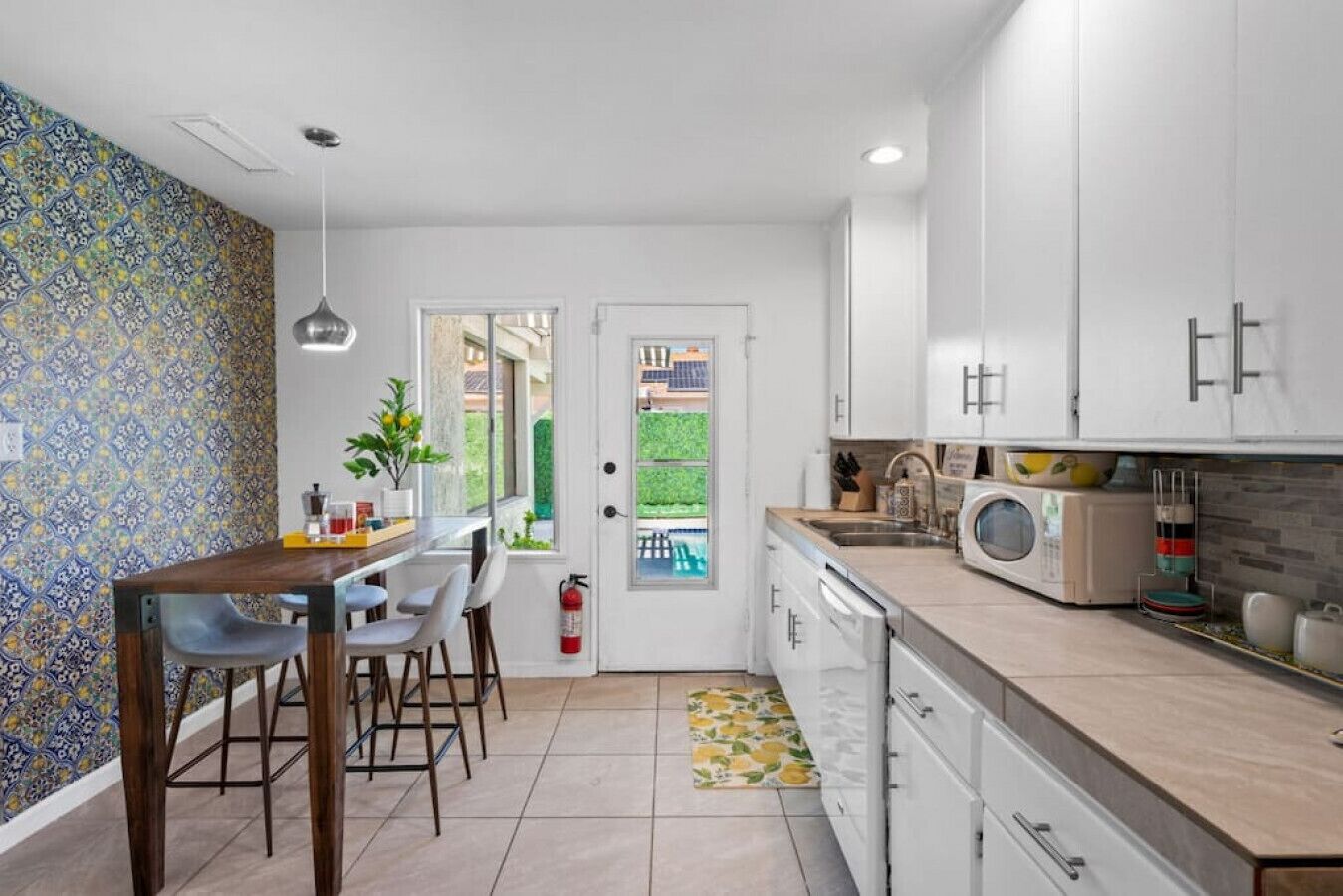 Family Vacation: 3BR, Pool, Spa, Gym, Concierge