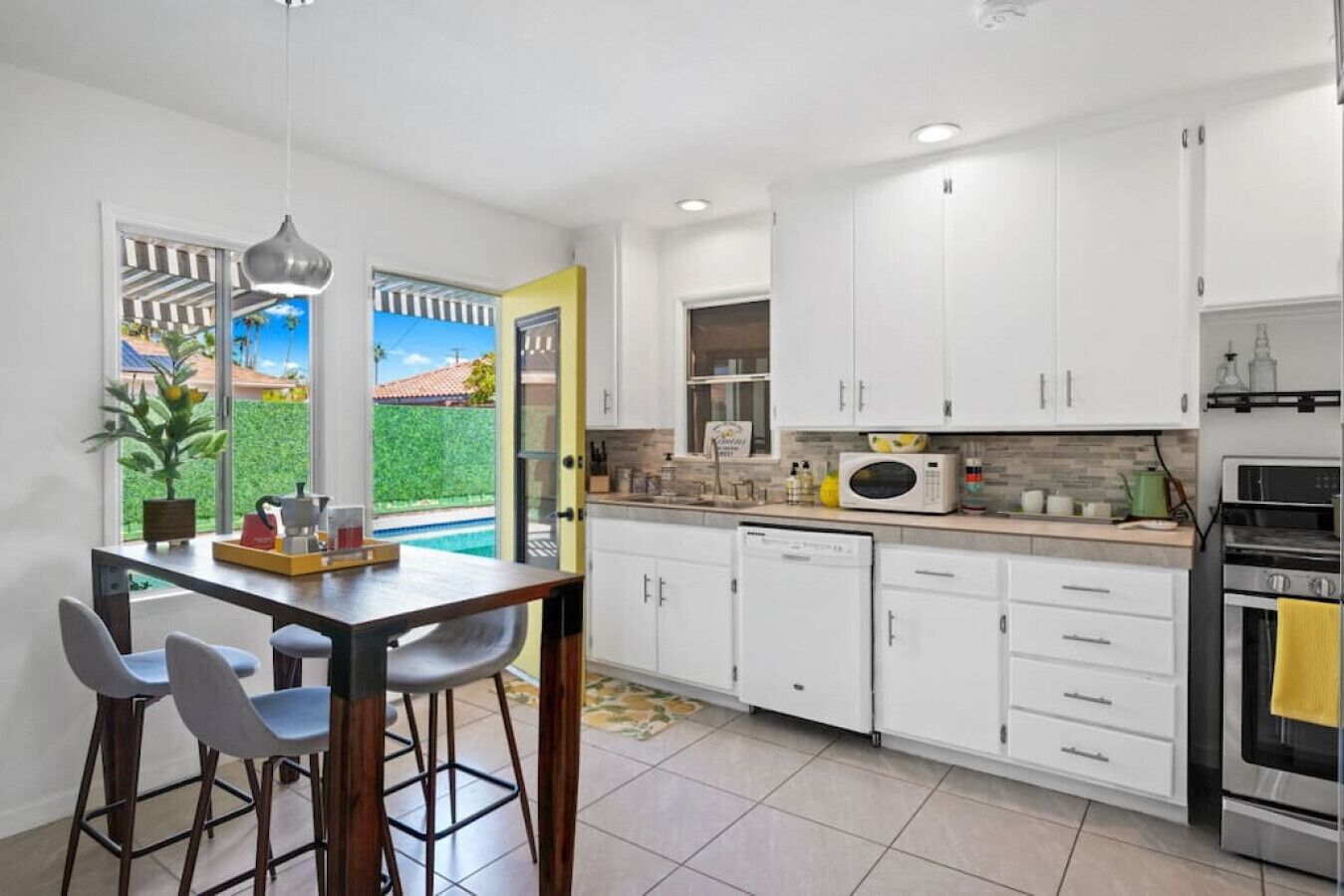 Family Vacation: 3BR, Pool, Spa, Gym, Concierge