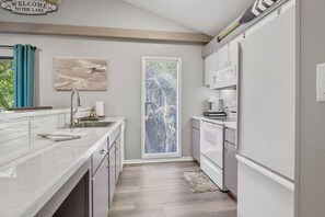 Frigorifero, microonde, forno, lavastoviglie