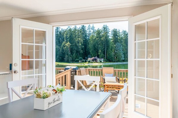 Dining - The Landing at Oyster Bay - Waterfront Home (Bremerton)