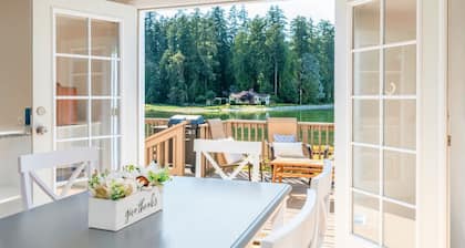 The Landing at Oyster Bay - Waterfront Home