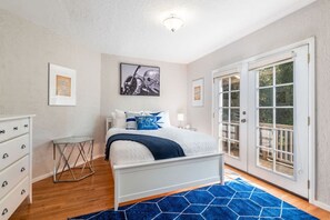 3 bedrooms, iron/ironing board, travel crib, WiFi - The Landing at Oyster Bay - Waterfront Home (Bremerton)