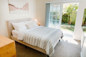 6 camere, una scrivania, ferro/asse da stiro, culla da viaggio