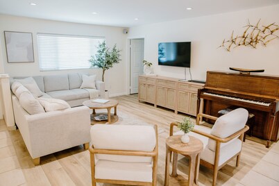 Spacious home 7 minutes away from the beach!