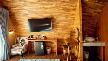 Minibar, soundproofing, free WiFi, bed sheets