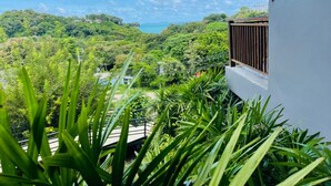 A view from a balcony overlooking a lush, green landscape with a clear sky. - Bakantiang Resort (Ko Lanta)