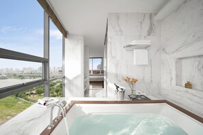 2-bedroom Executive | Bathroom - Oakwood Hotel & Apartments Saigon (Ho Chi Minh City)