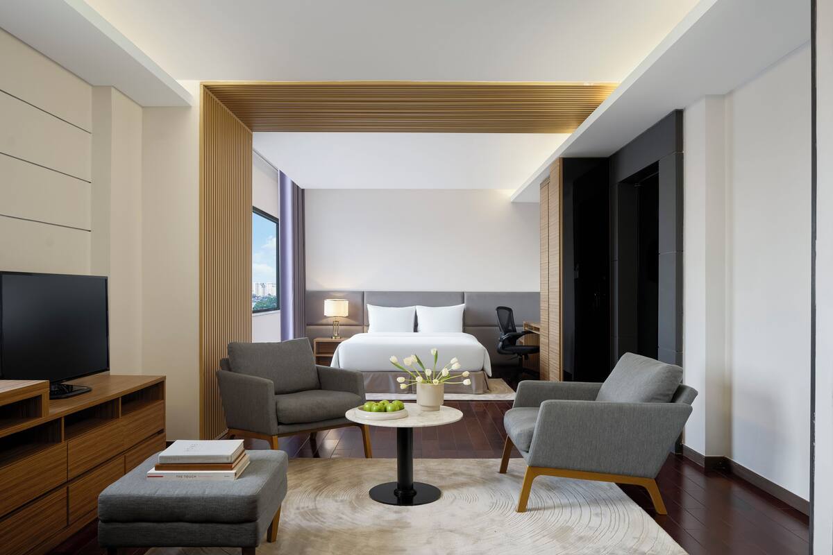 Studio Deluxe Queen | ตู้นิรภัยในห้องพัก, โต๊ะทำงาน, พื้นที่ทำงานแบบใช้แล็ปท็อป
