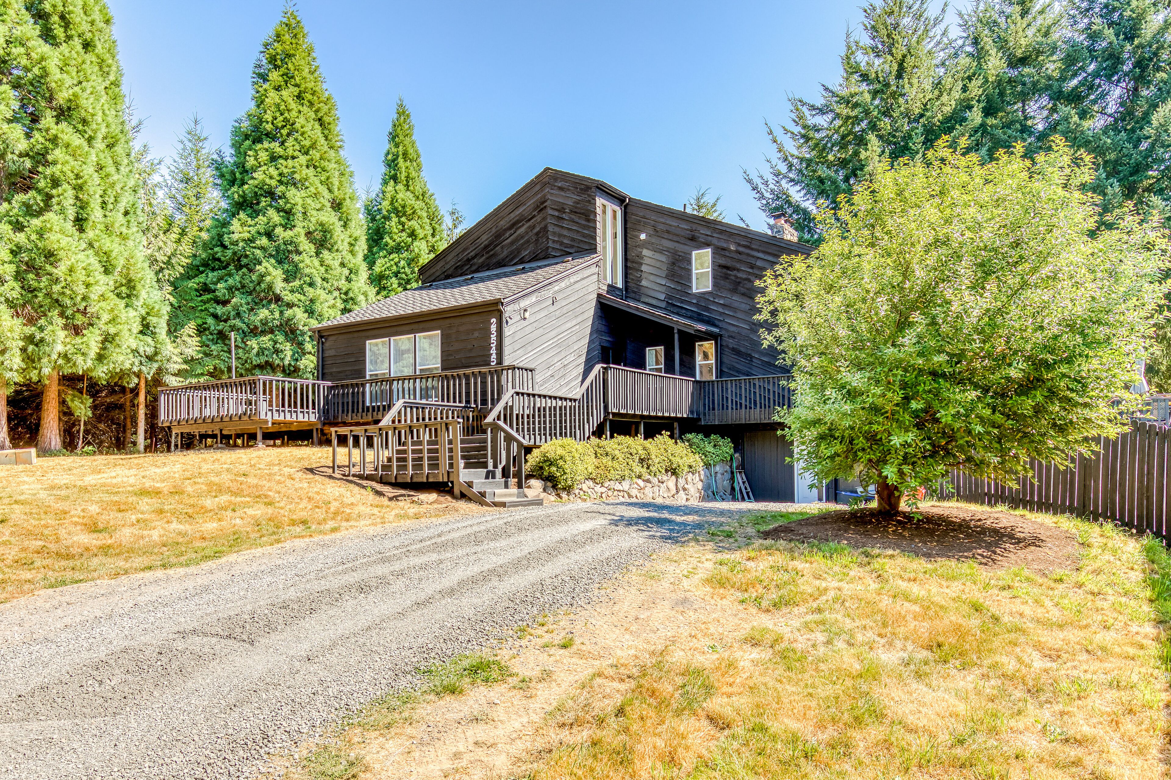 Newly remodeled secluded home with pool, large deck, WiFi, & washer/dryer