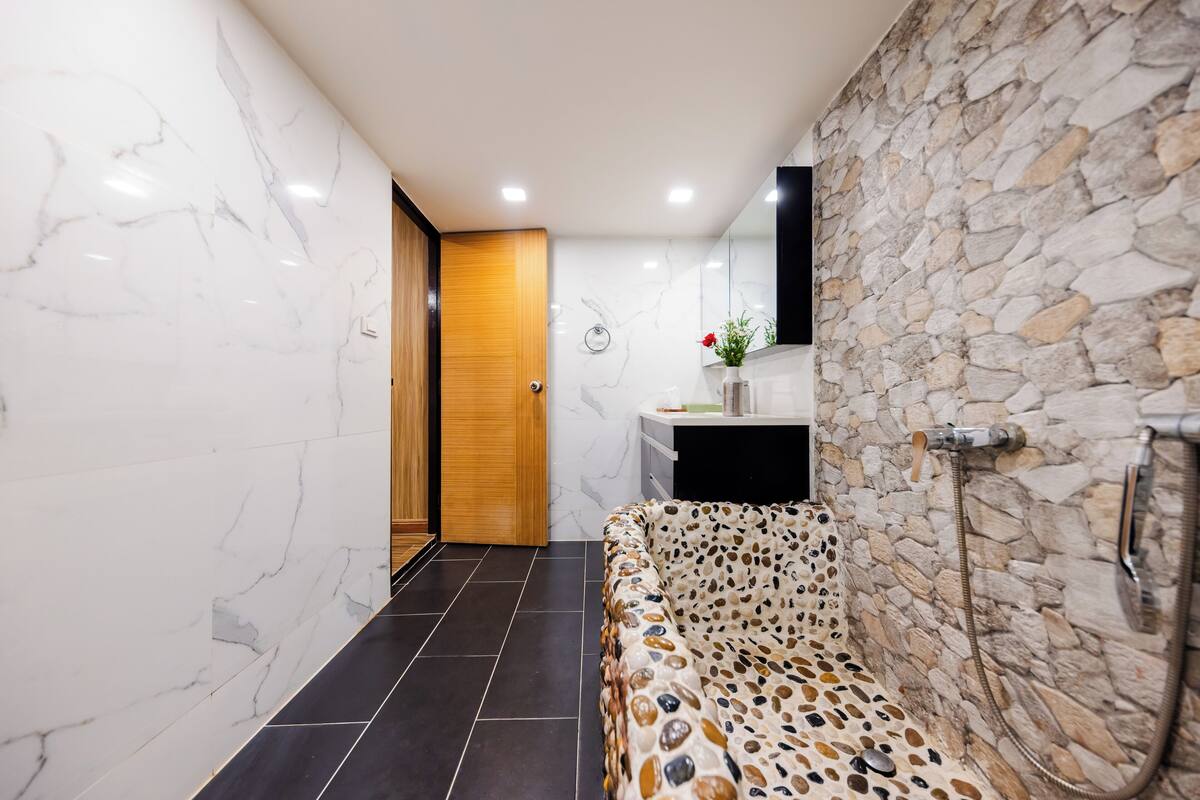 Family Villa 3 bedrooms | Bathroom | Free toiletries