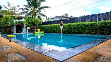 Kolam renang terbuka