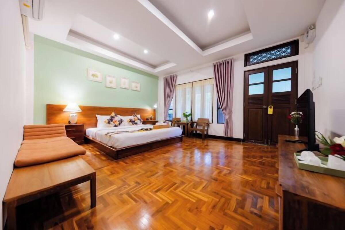 Meja kerja dan Wi-Fi gratis