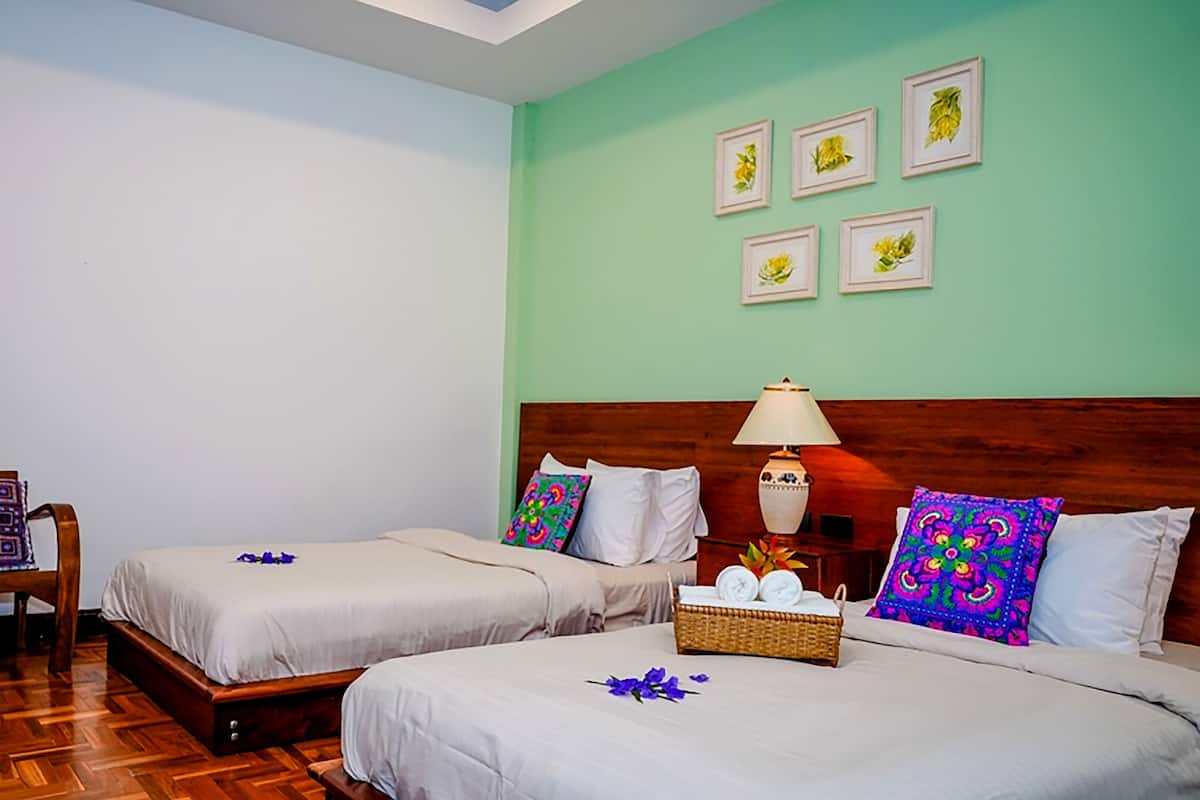 Desk, cribs/infant beds, free WiFi