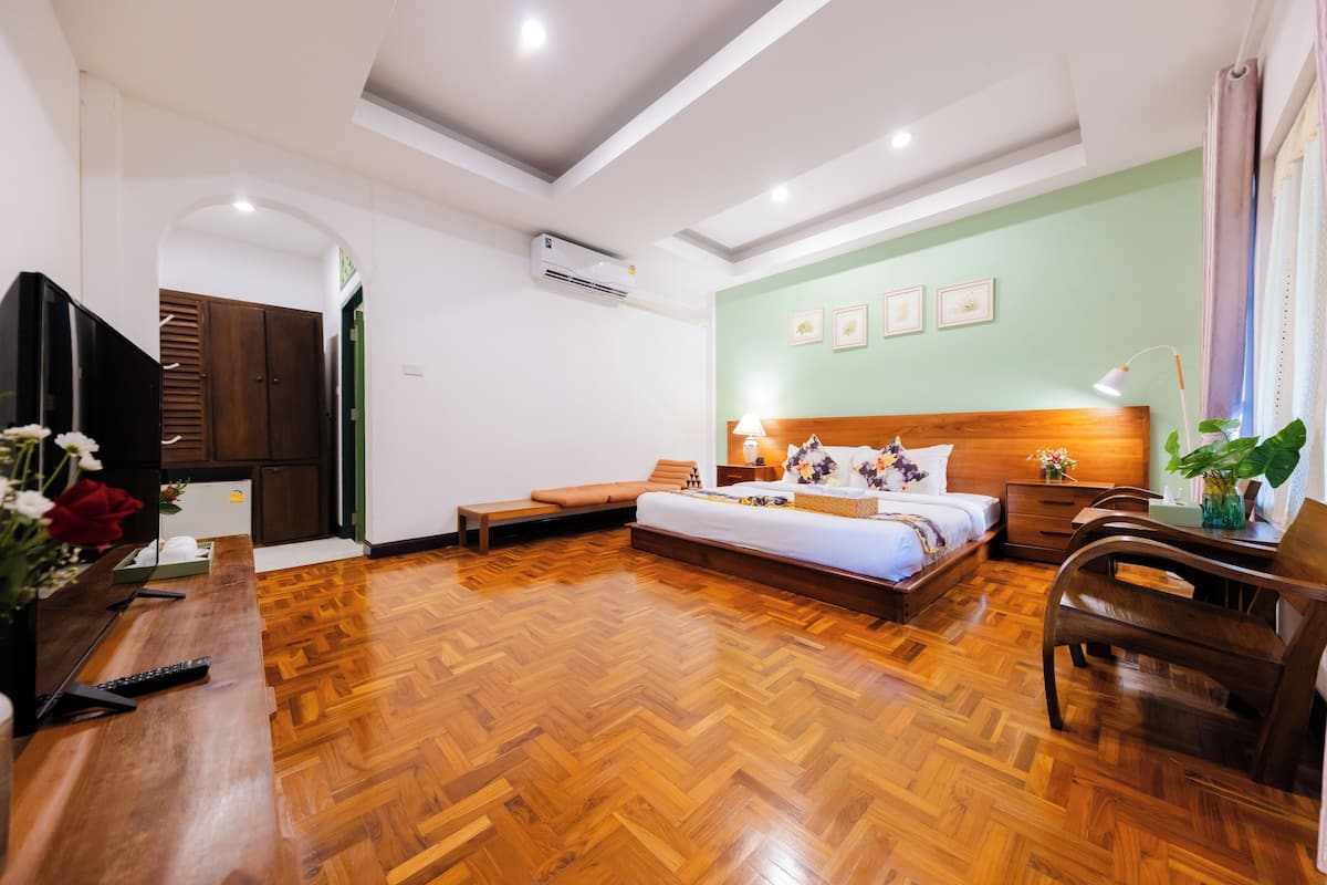 Chambre Double Deluxe, 1 très grand lit, non-fumeurs, vue ville | Bureau, Wi-Fi gratuit