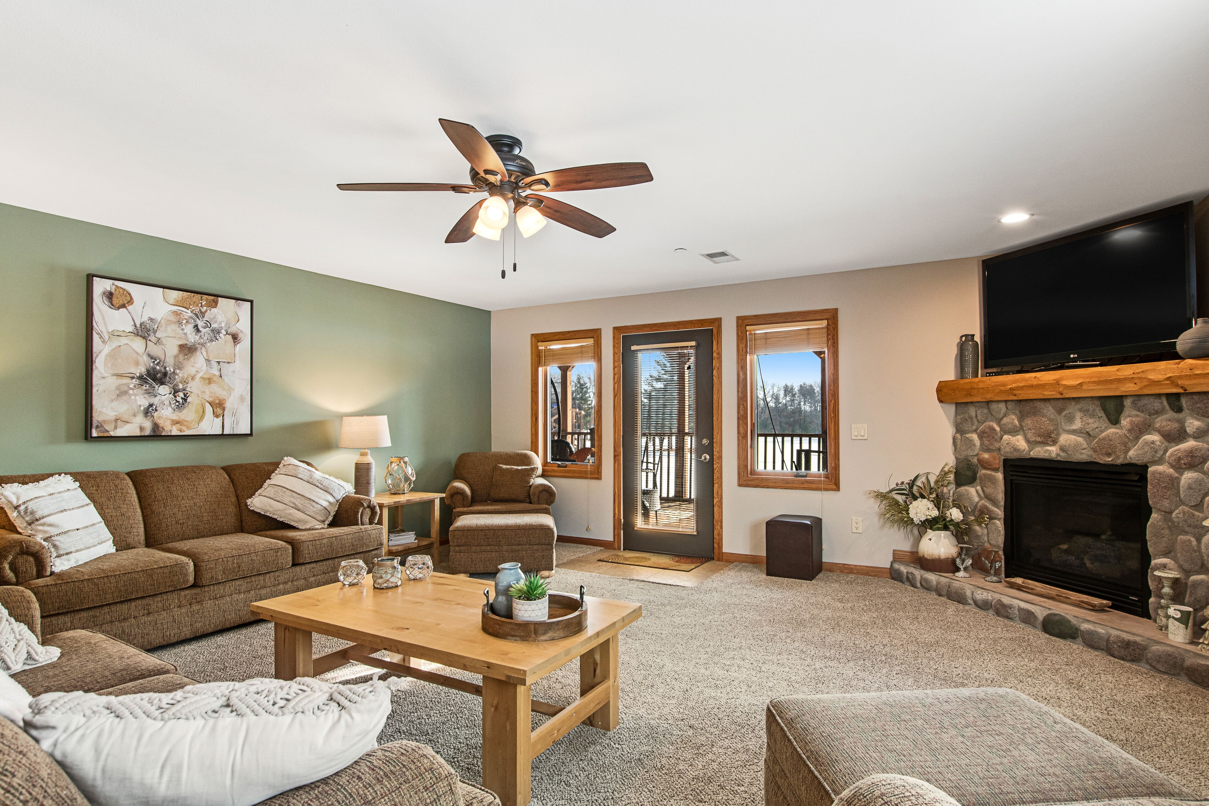 Condo at waterfront resort with golf course views, central AC, W/D, & pool