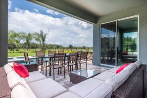 Outdoor dining - Alluring Home with Private Pool Near Disney with Waterpark & Resort Access at. (Kissimmee)