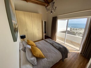 6 bedrooms, iron/ironing board, free WiFi, bed sheets - Stunning Villa in St Helena Bay, South Africa (St. Helena Bay)