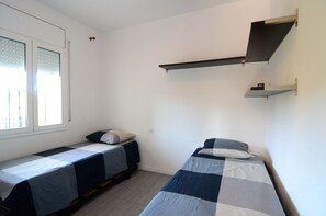 3 bedrooms, iron/ironing board, free WiFi, bed sheets