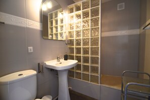 Douche, serviettes fournies