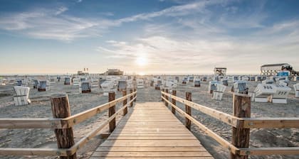 Urlaub an der NordseekĂŒste im Ferienhaus KĂŒstenkind mit gr. eingezĂ€unten Garten