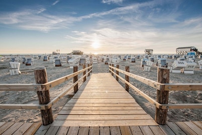 Vacation on the North Sea coast in the vacation home Küstenkind with large fenced garden