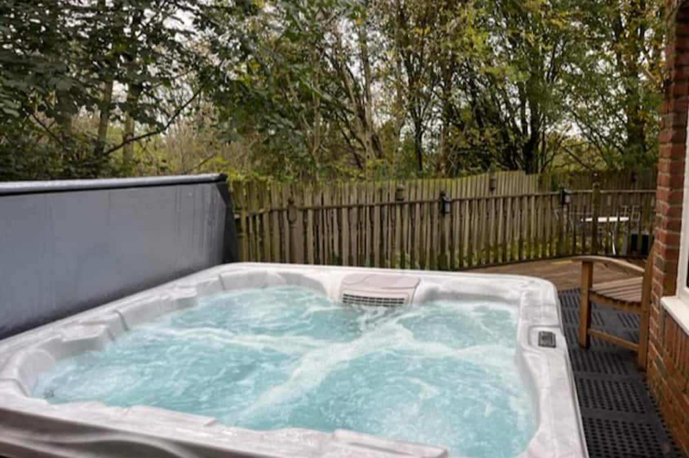 Blaydonburn - Sleeps 4,5 - Parking - Hottub - Yard - Ruffside