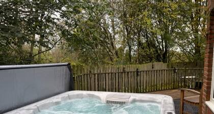 Blaydonburn - Sleeps 4,5 - Parking - Hottub - Yard