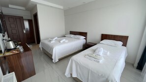 Klassieke kamer, 1 tweepersoonsbed, uitzicht op zee | Gratis wifi