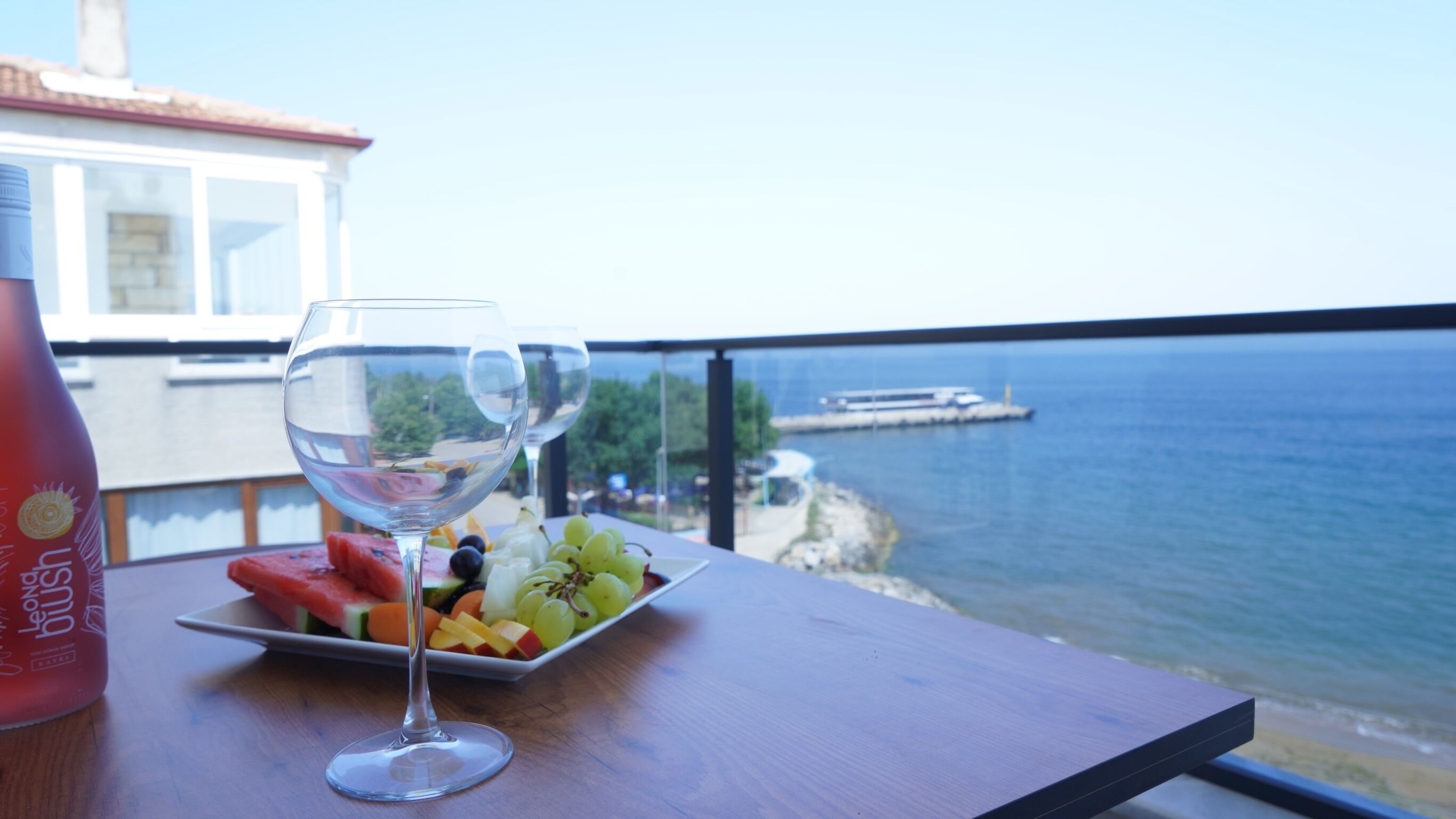 Classic Room, 1 Double Bed, Sea View | Living area