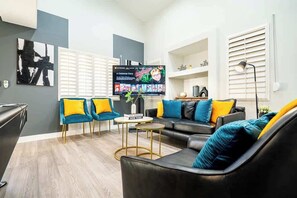 テレビ、書斎 / ワークスペース