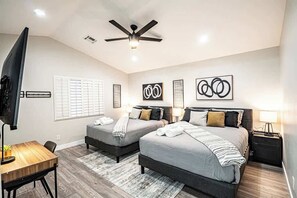 4 habitaciones, tabla de planchar con plancha, cuna de viaje y wifi 