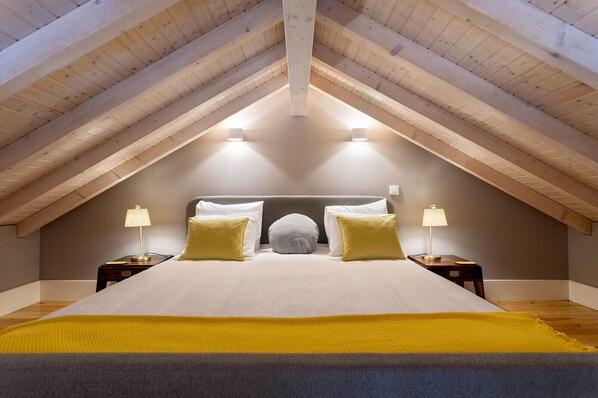 2 bedrooms, individually decorated, individually furnished