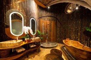 Cocoon Jungle | Baño | Artículos de higiene personal ecológicos, secador de pelo y albornoces