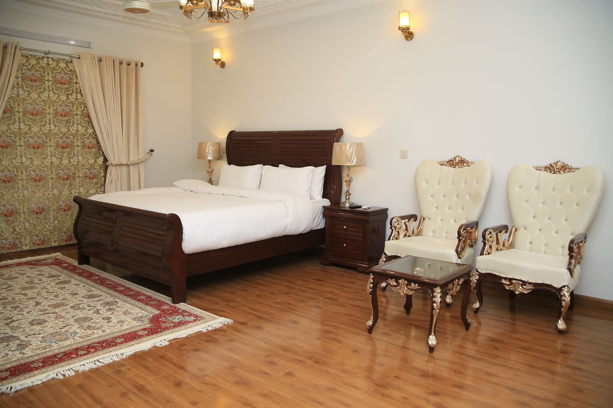 Deluxe Room | Minibar, laptop workspace, free WiFi, bed sheets