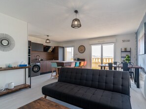 TV - Beachfront Renovated 2BR Apartment with Pool & Parking - Biscarrosse - Sleeps 6 (Biscarrosse Plage)