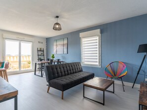 TV - Beachfront Renovated 2BR Apartment with Pool & Parking - Biscarrosse - Sleeps 6 (Biscarrosse Plage)