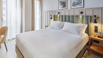 Phòng, 1 giường cỡ queen | Bộ đồ giường cao cấp, minibar, két bảo mật tại phòng, bàn