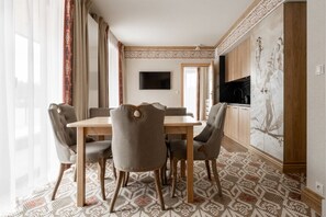 Laptop workspace, blackout drapes, cribs/infant beds, free WiFi - Aries Residence Bukowina (Bukowina Tatrzanska)