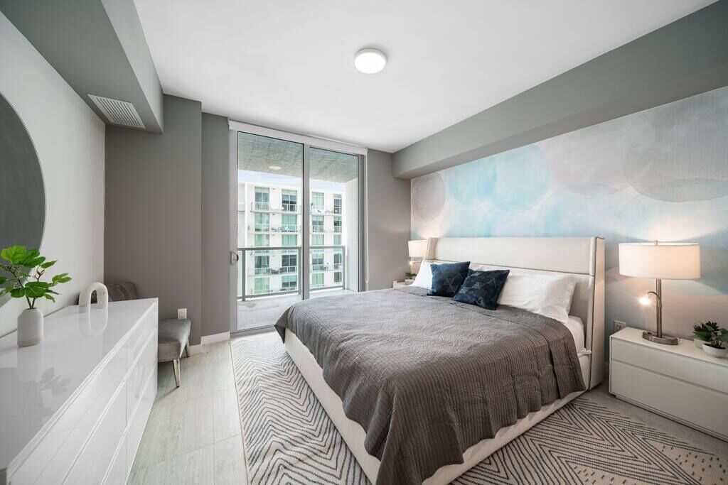 Lovely MIAMI brand new Condo, pool & parking