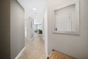 Interior - Lovely MIAMI brand new Condo, pool & parking (Miami)